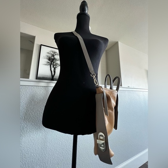 Vince CAMUTO DAVIA SATCHEL - 100% Leather - PRISTINE CONDITION - Picture 10 of 16